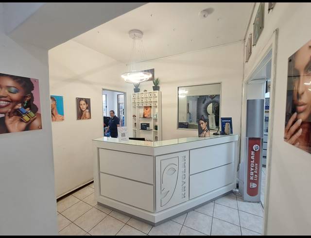 750M² OFFICE FOR SALE IN BRAMLEY